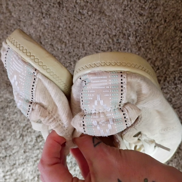 Casual Cream Sneakers - Picture 5 of 5